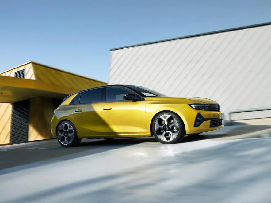 opel_astra-hybrid_exterior_driving_4x3_as22_e01_010 opel astra hybrid